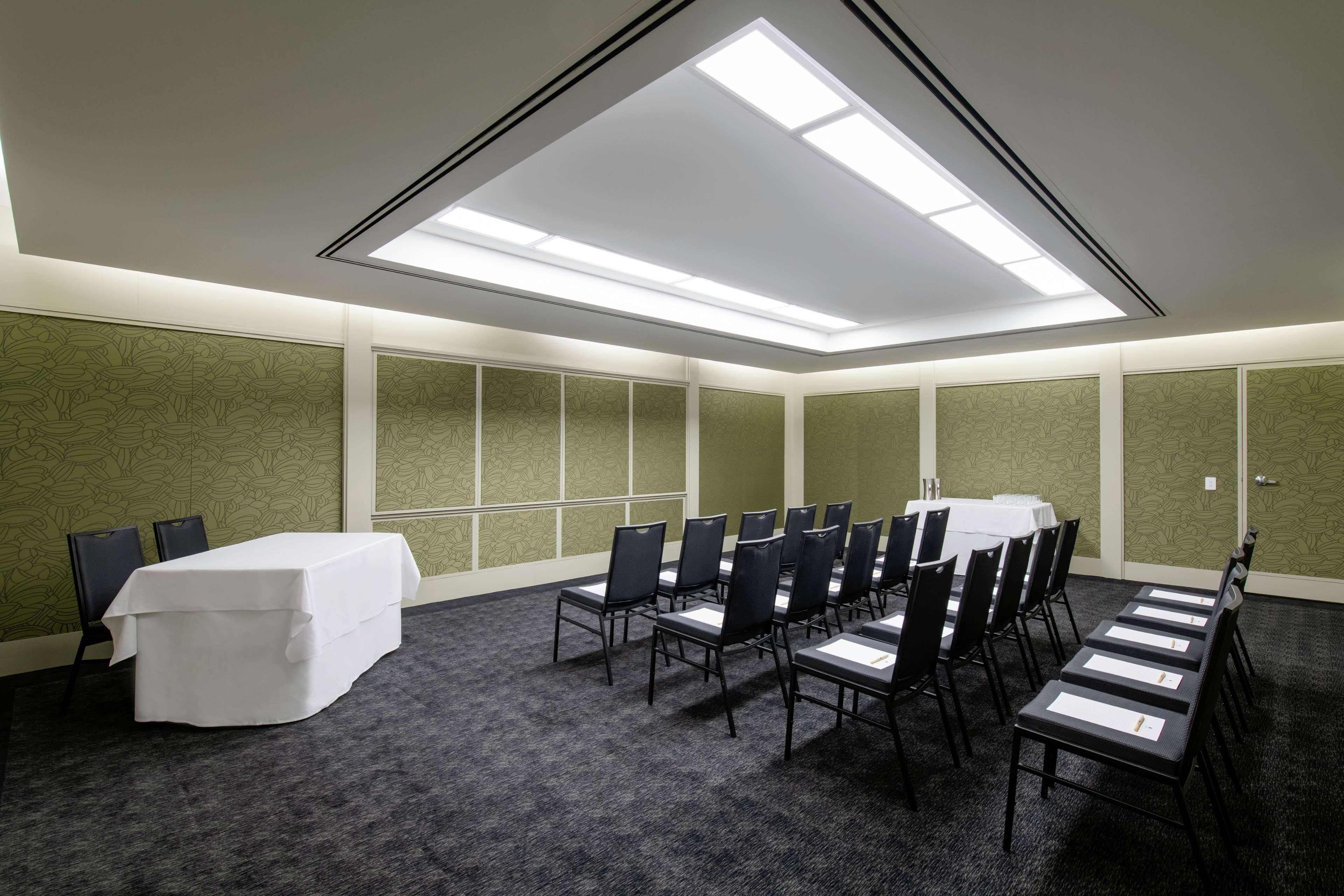 Hilton Garden Inn Даруин Екстериор снимка